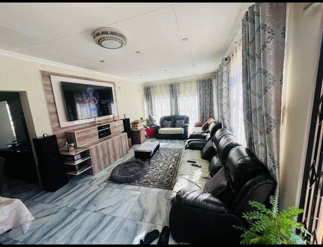 4 BEDROOM HOUSE FOR SALE IN CROYDON